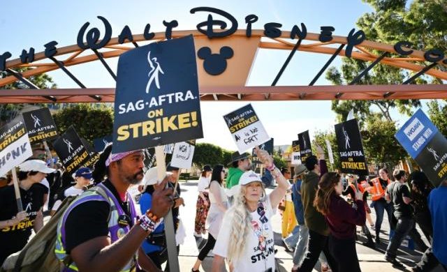Actors' union says no agreement on studios' 'final' offer
